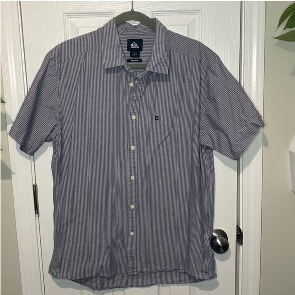 Bundle of 2 Quicksilver Short Sleeve Button Down Shirts - Picture 3 of 8